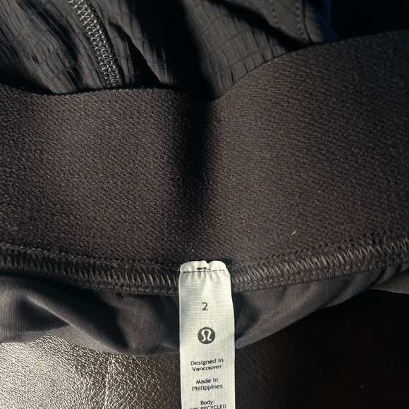 lulu lemon mesh running shorts - Picture 3 of 3